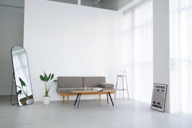 【恵比寿駅2分】 アパレルの展示会やポップアップ等に最適なガラス張りビルで天高4mを誇る開放感のあるスタジオ