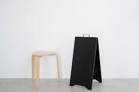 【恵比寿駅2分】 アパレルの展示会やポップアップ等に最適なガラス張りビルで天高4mを誇る開放感のあるスタジオ