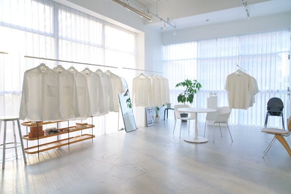 【恵比寿駅2分】 アパレルの展示会やポップアップ等に最適なガラス張りビルで天高4mを誇る開放感のあるスタジオ