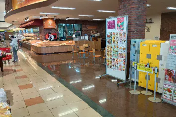 【マックスバリュ浜田店】イートイン内スペース 販促プロモーションに最適なスーパー店内催事イベントスペース