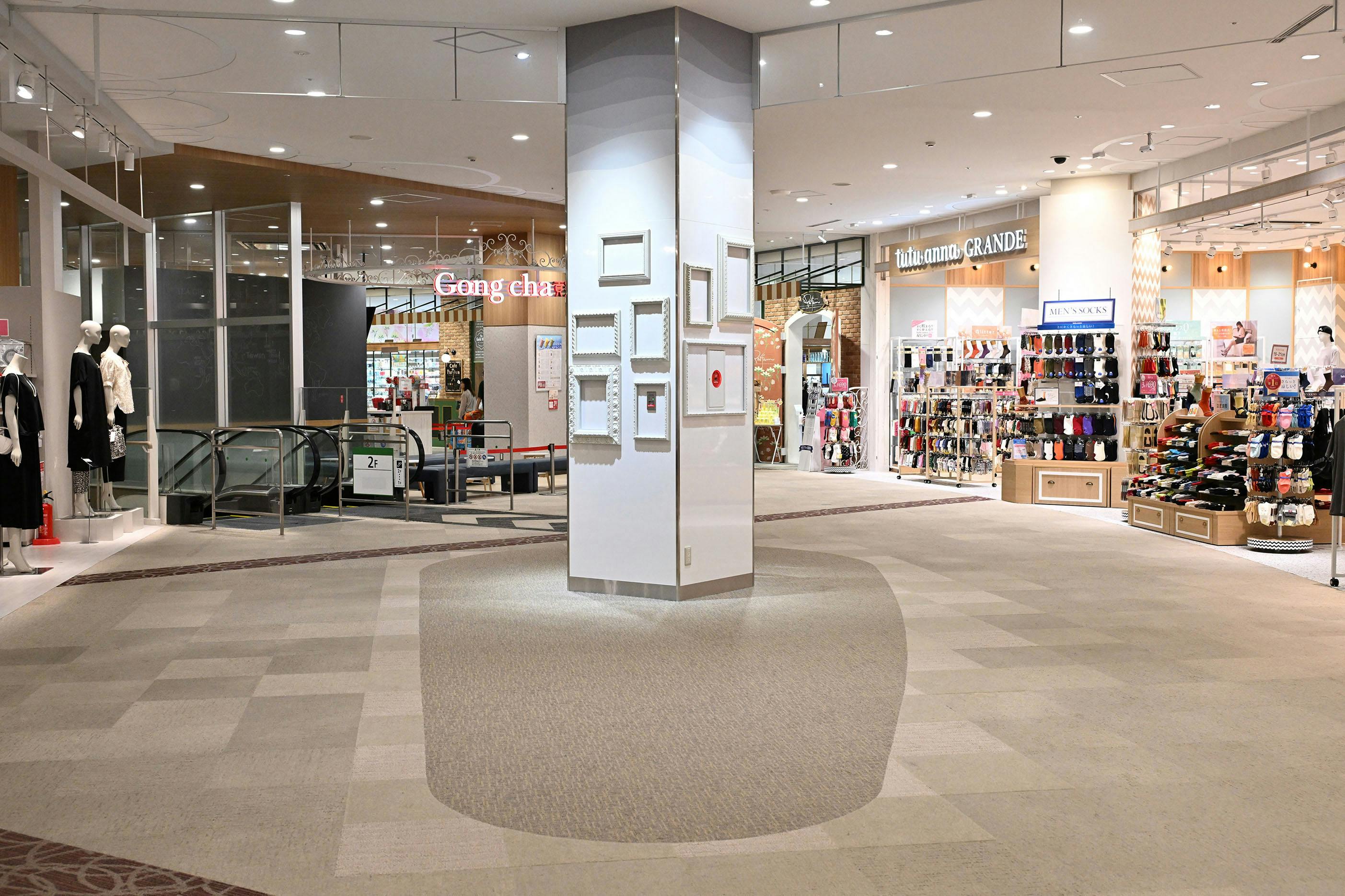 【イオンモール長久手】南エスカレーター前（ゴンチャ前）の画像