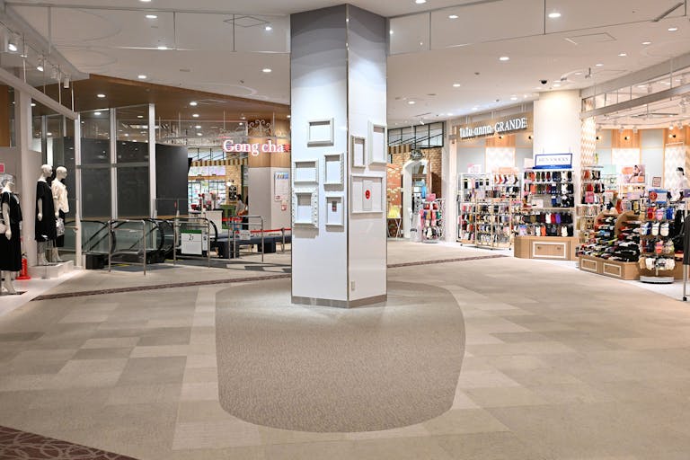 【イオンモール長久手】南エスカレーター前(ゴンチャ前)の画像1