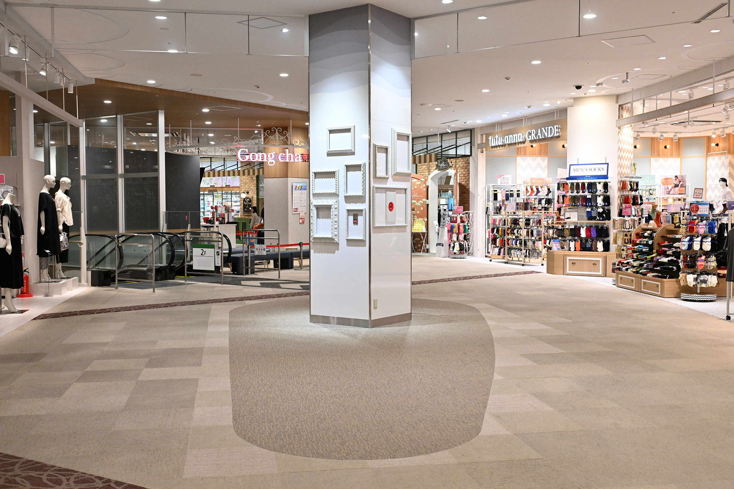 【イオンモール長久手】南エスカレーター前（ゴンチャ前）