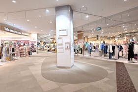 【イオンモール長久手】南エスカレーター前(ゴンチャ前)