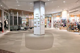 【イオンモール長久手】南エスカレーター前(ゴンチャ前)