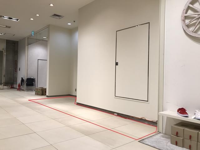 ファッションフロアの通路沿いがスペースです。