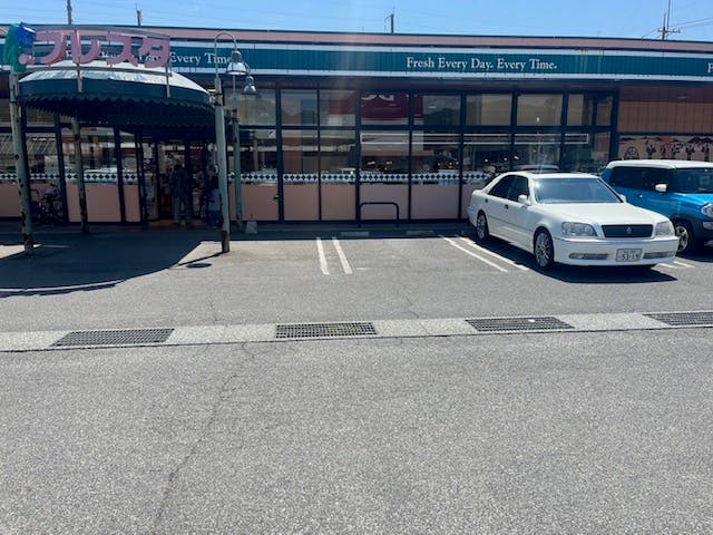 【フレスタ三原店】キッチンカーに利用可能な駐車場スペースの画像