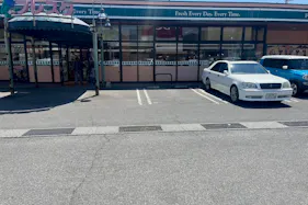 【フレスタ三原店】キッチンカーに利用可能な駐車場スペース