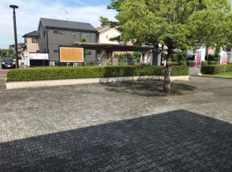 【西友　鳩山ニュータウン店】1階店外（屋根なし）　プロモーション用途や物販、食物販のポップアップストアに最適なスーパーマーケットの屋外催事イベントスペース