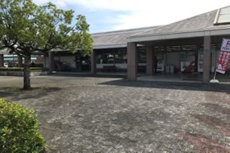 【西友 鳩山ニュータウン店】1階店外(屋根なし) プロモーション用途や物販、食物販のポップアップストアに最適なスーパーマーケットの屋外催事イベントスペースの画像2