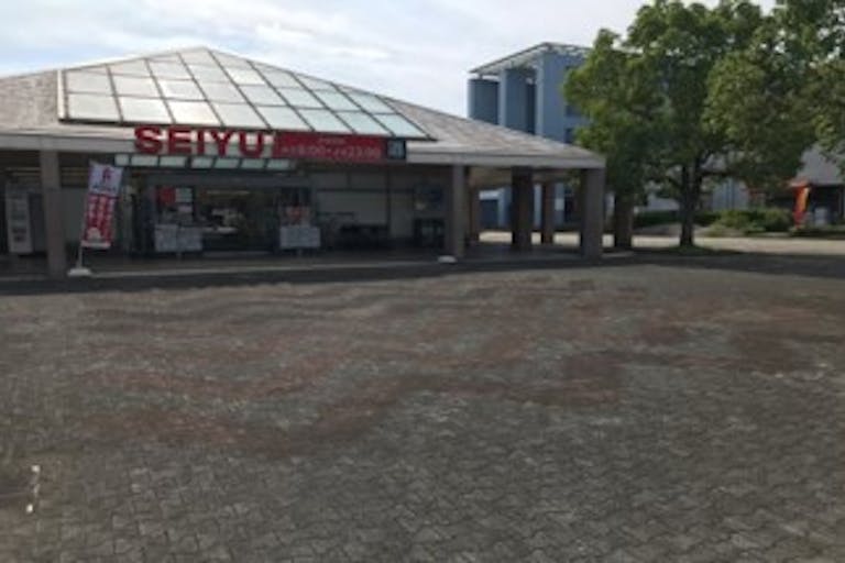 【西友 鳩山ニュータウン店】1階店外(屋根なし) プロモーション用途や物販、食物販のポップアップストアに最適なスーパーマーケットの屋外催事イベントスペースの画像5