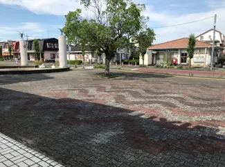 【西友　鳩山ニュータウン店】1階店外（屋根なし）　プロモーション用途や物販、食物販のポップアップストアに最適なスーパーマーケットの屋外催事イベントスペース