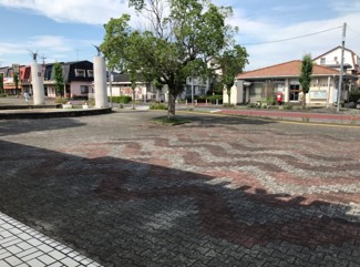 【西友　鳩山ニュータウン店】1階店外（屋根なし）　プロモーション用途や物販、食物販のポップアップストアに最適なスーパーマーケットの屋外催事イベントスペース