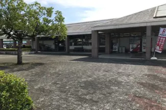 【西友　鳩山ニュータウン店】1階店外（屋根なし）　プロモーション用途や物販、食物販のポップアップストアに最適なスーパーマーケットの屋外催事イベントスペース
