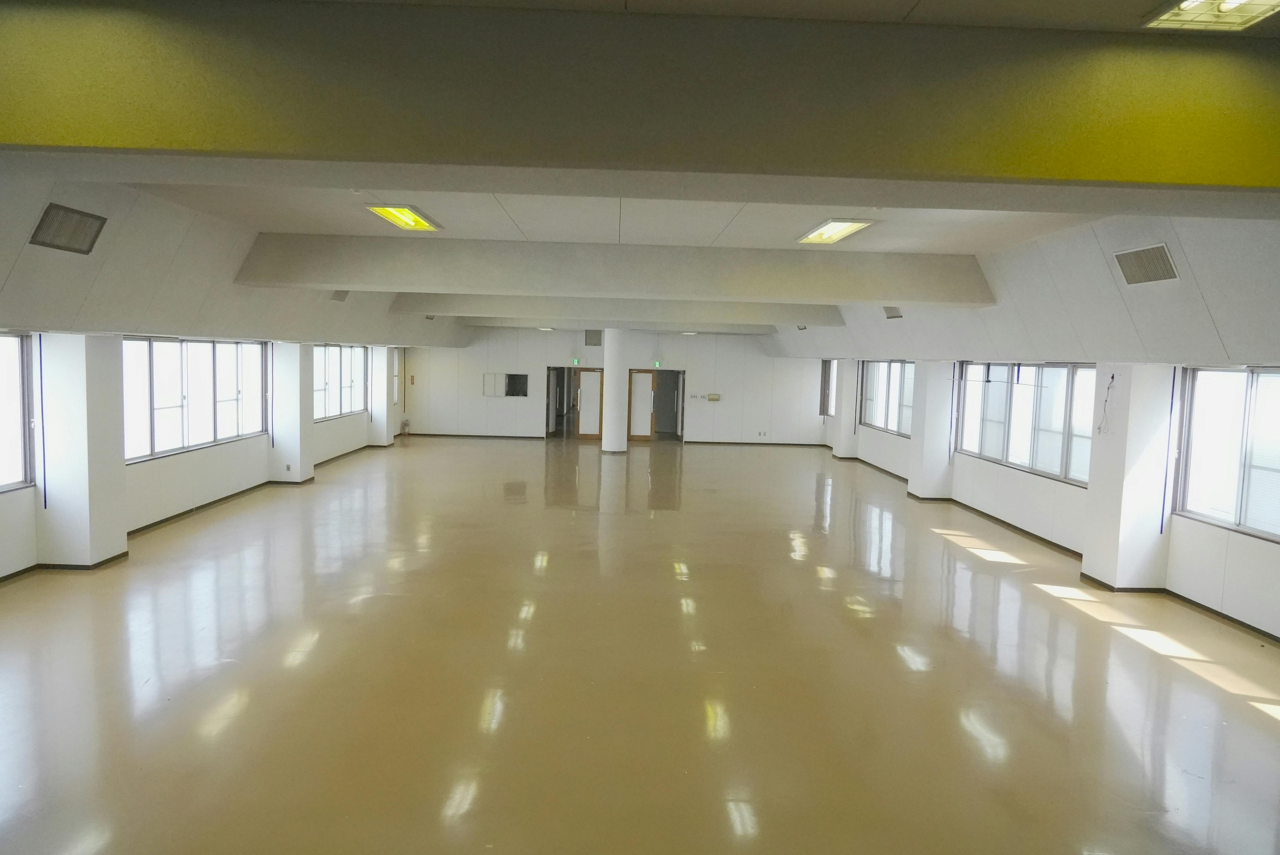 【飯田橋駅2分】撮影やイベントに最適な学校跡地のレンタルスペース（4F講堂）