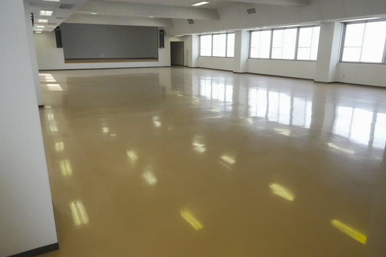 【飯田橋駅2分】撮影やイベントに最適な学校跡地のレンタルスペース(4F講堂)の画像3