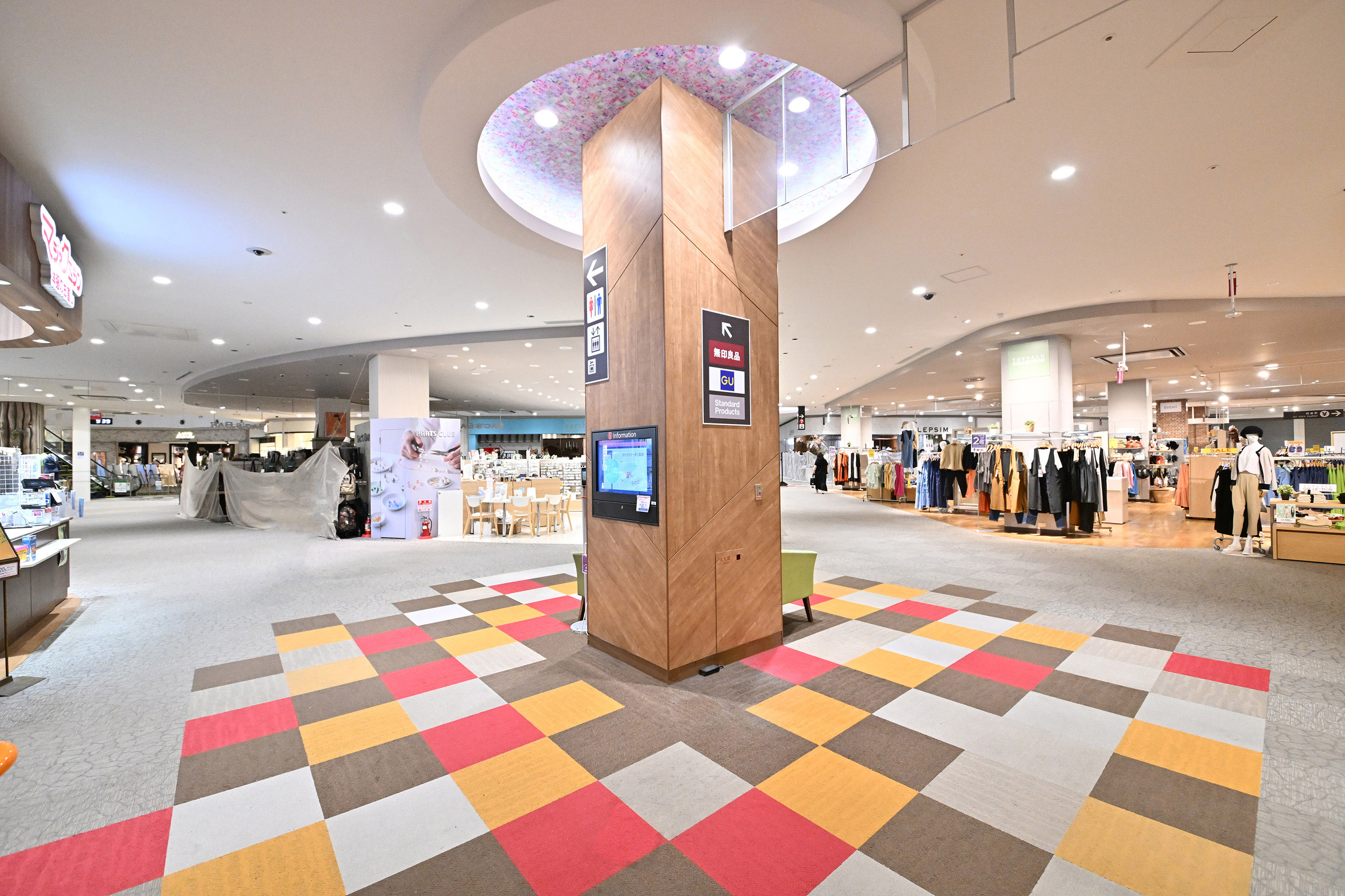 【イオンモール長久手】立体駐車場入口前