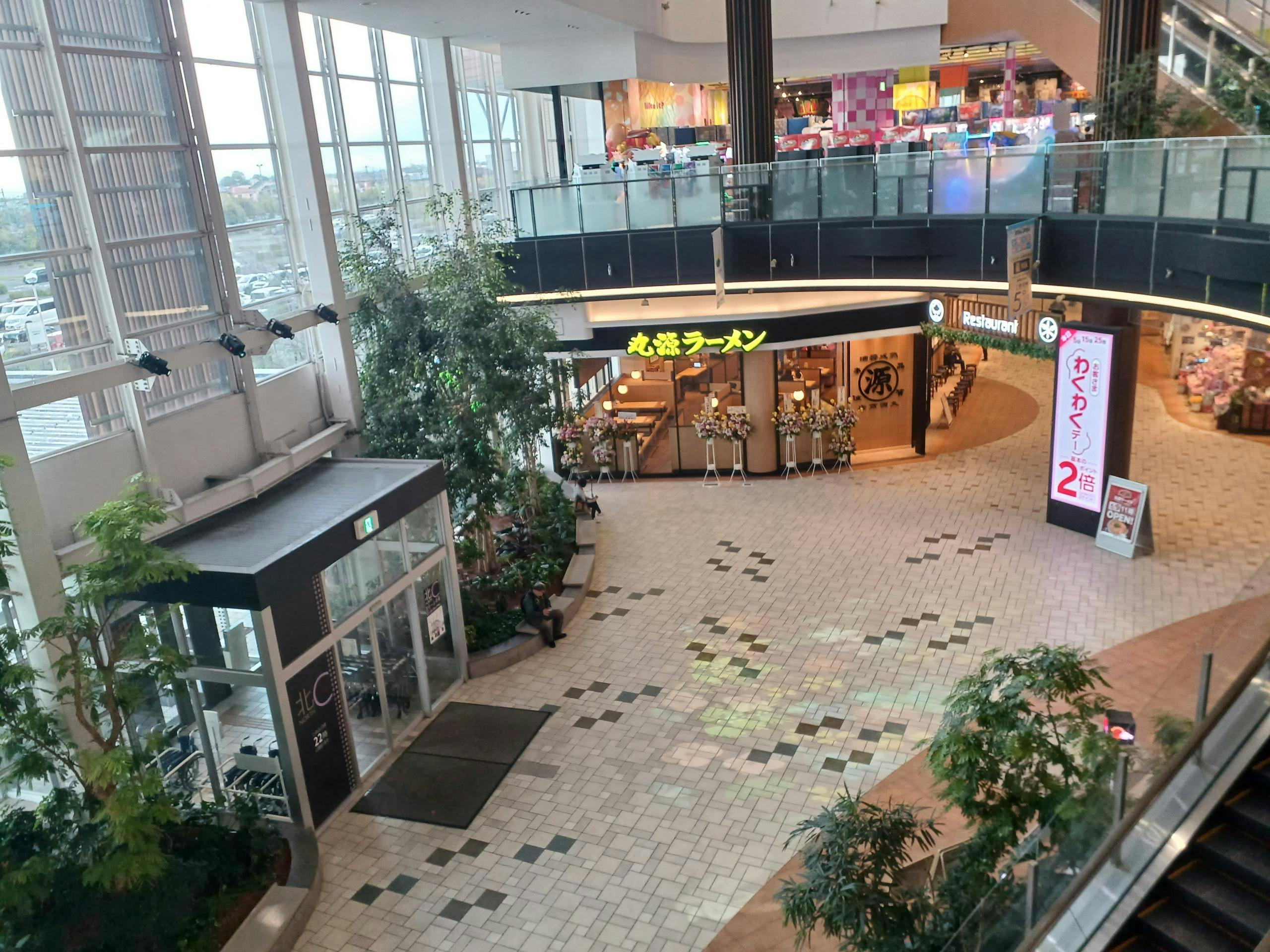 【イオンモール羽生】アトリウムコートの画像