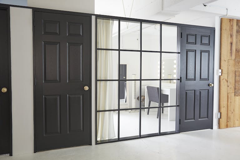 メイクルーム壁面