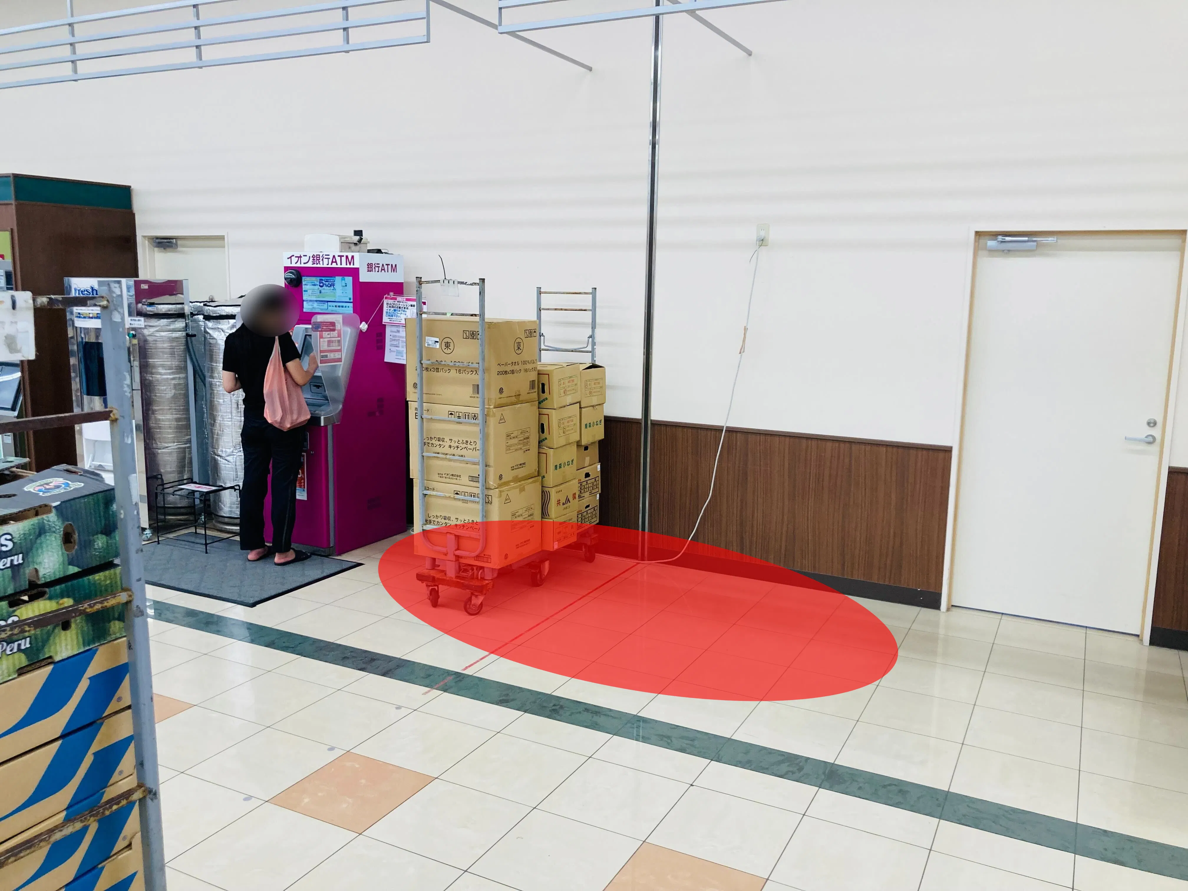 【マックスバリュ浜田店】各種プロモーションイベントに最適な店舗内ATM横にあるイベントスペース