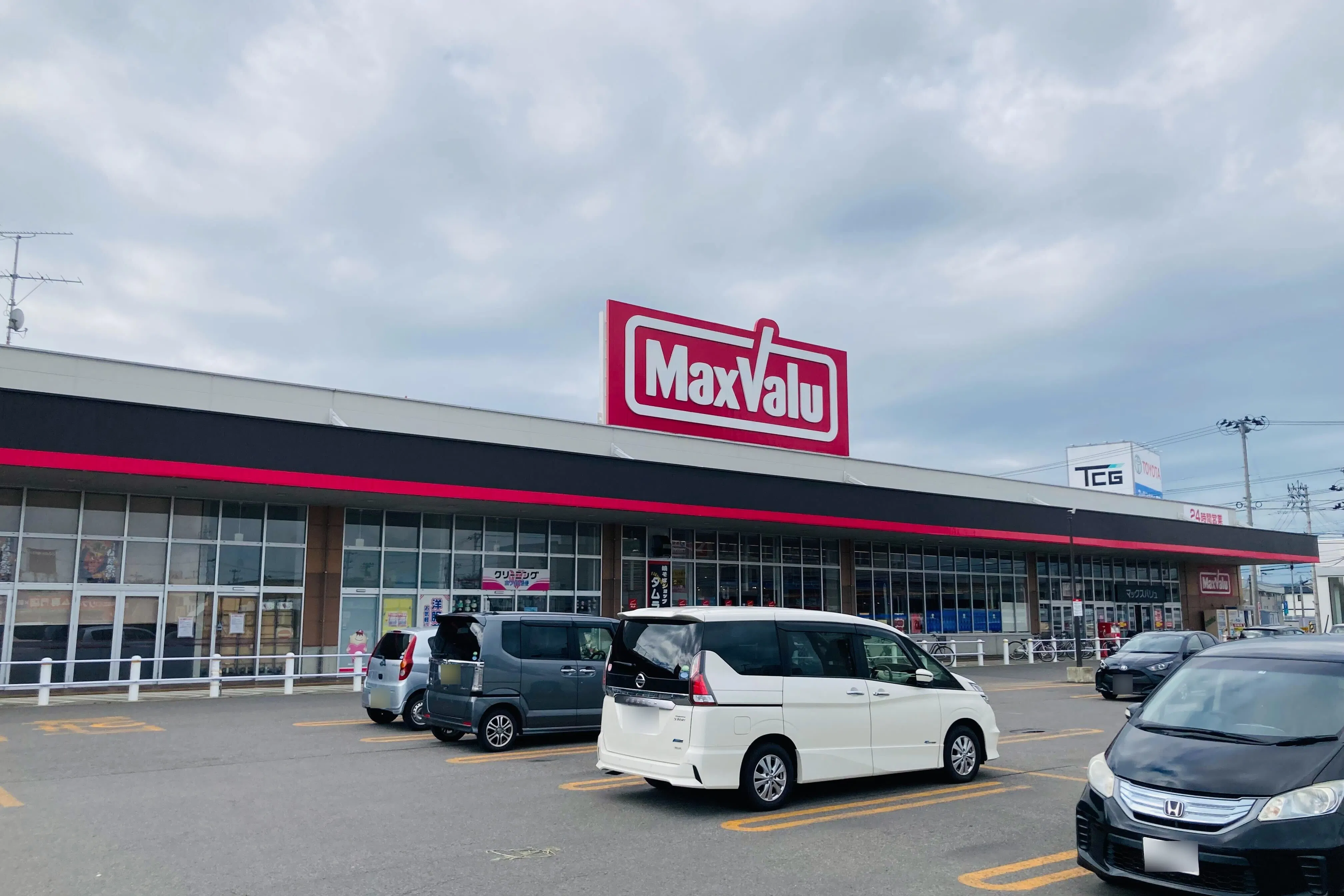 【マックスバリュ浜田店】各種プロモーションイベントに最適な店舗内ATM横にあるイベントスペース
