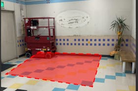 【ミスターマックス 伊勢崎店】カット専門店横フリースペース 販促プロモーションや物販用途に最適な総合ディスカウントストアの催事イベントスペース