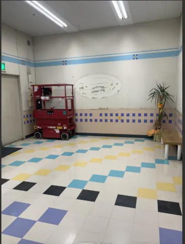 【ミスターマックス 伊勢崎店】カット専門店横フリースペース 物販用途に最適な総合ディスカウントストアの催事イベントスペース