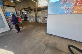 【スーパーセンターニシムタ 枕崎店】販促プロモーションや最適なATM前スペース