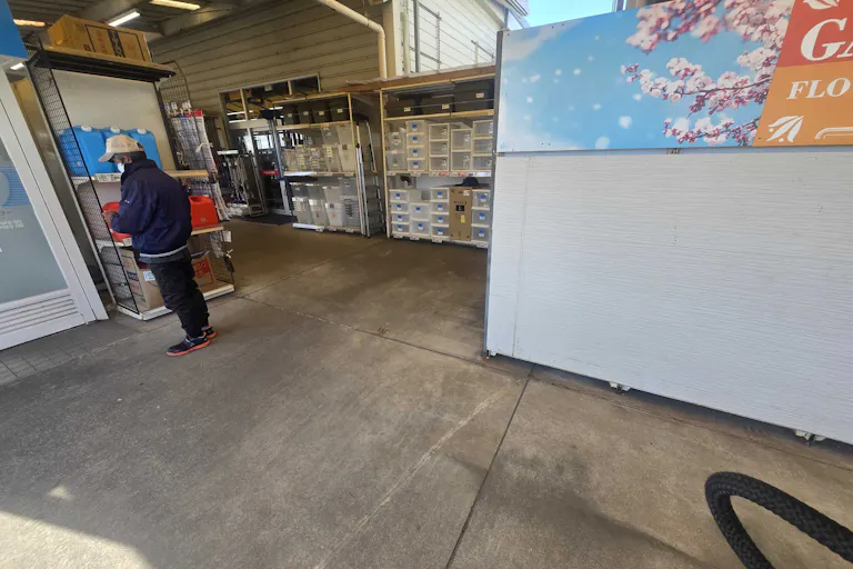 【スーパーセンターニシムタ 枕崎店】販促プロモーションや最適なATM前スペースの画像2