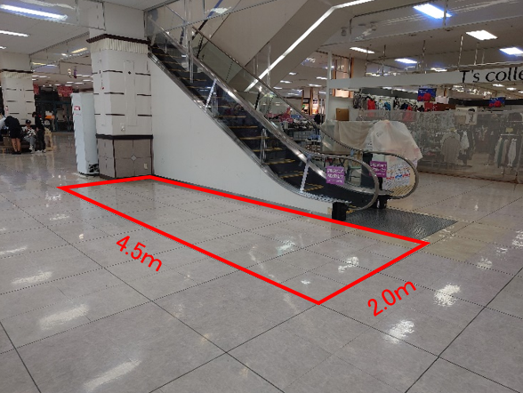 【イオン古川】東側エスカレーター横(右側) 販促プロモーションや物販に最適なスーパー店内催事イベントスペース