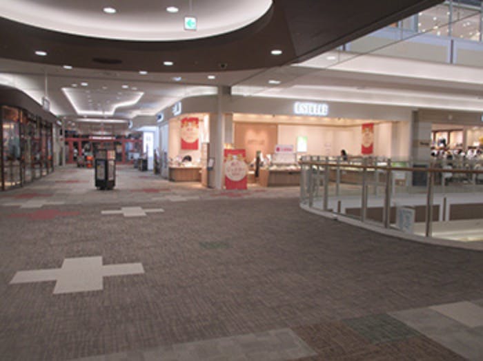 【イオンモール千葉ニュータウン】モール棟2F中央十字路の画像