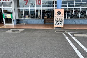 【スーパーセンターニシムタ五十市店】食物販や物販に利用可能なスーパーのホーム館側の店頭にあるイベントスペース