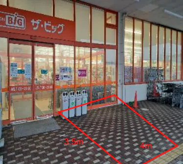 【ザ・ビッグ大曲飯田店】農産側風除室手前入口付近 販促プロモーションや物販に最適なスーパー店外催事イベントスペースの画像