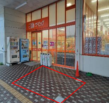【ザ・ビッグ大曲飯田店】店舗入口（外） 販促プロモーションや物販に最適なスーパー店外催事イベントスペース