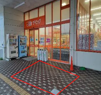 【ザ・ビッグ大曲飯田店】店舗入口（外） 販促プロモーションや物販に最適なスーパー店外催事イベントスペース