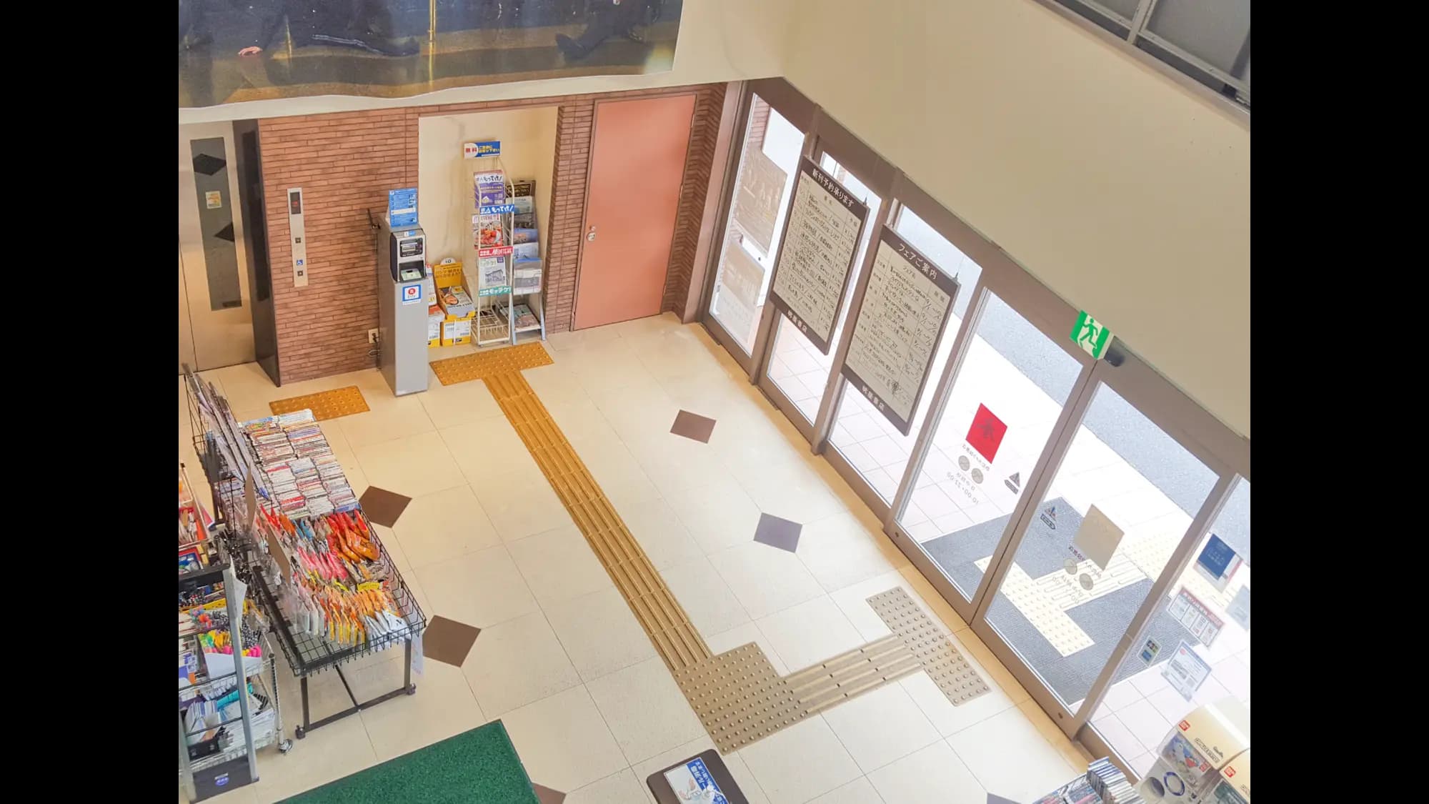 【明屋書店MEGA大内店】プロモーションや物販に最適！県内屈指の大型書店正面入口横にある催事スペース