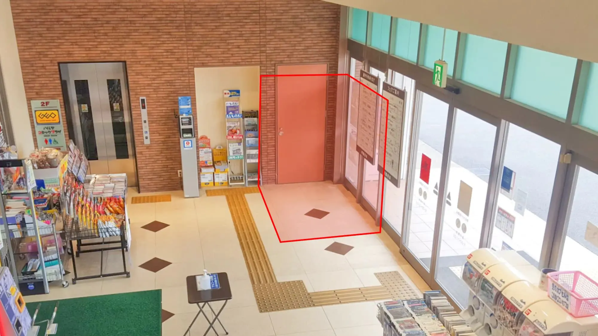 【明屋書店MEGA大内店】プロモーションや物販に最適!県内屈指の大型書店正面入口横にある催事スペース