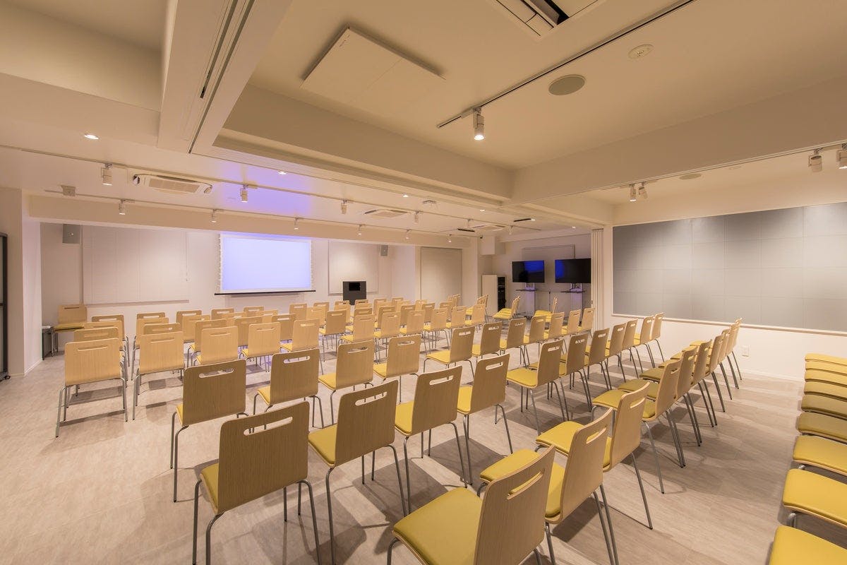 【新宿三丁目駅3分】大規模な商品発表イベントや研修・ワークショップに適した120㎡超のイベントスペース(最大100名収容可能)