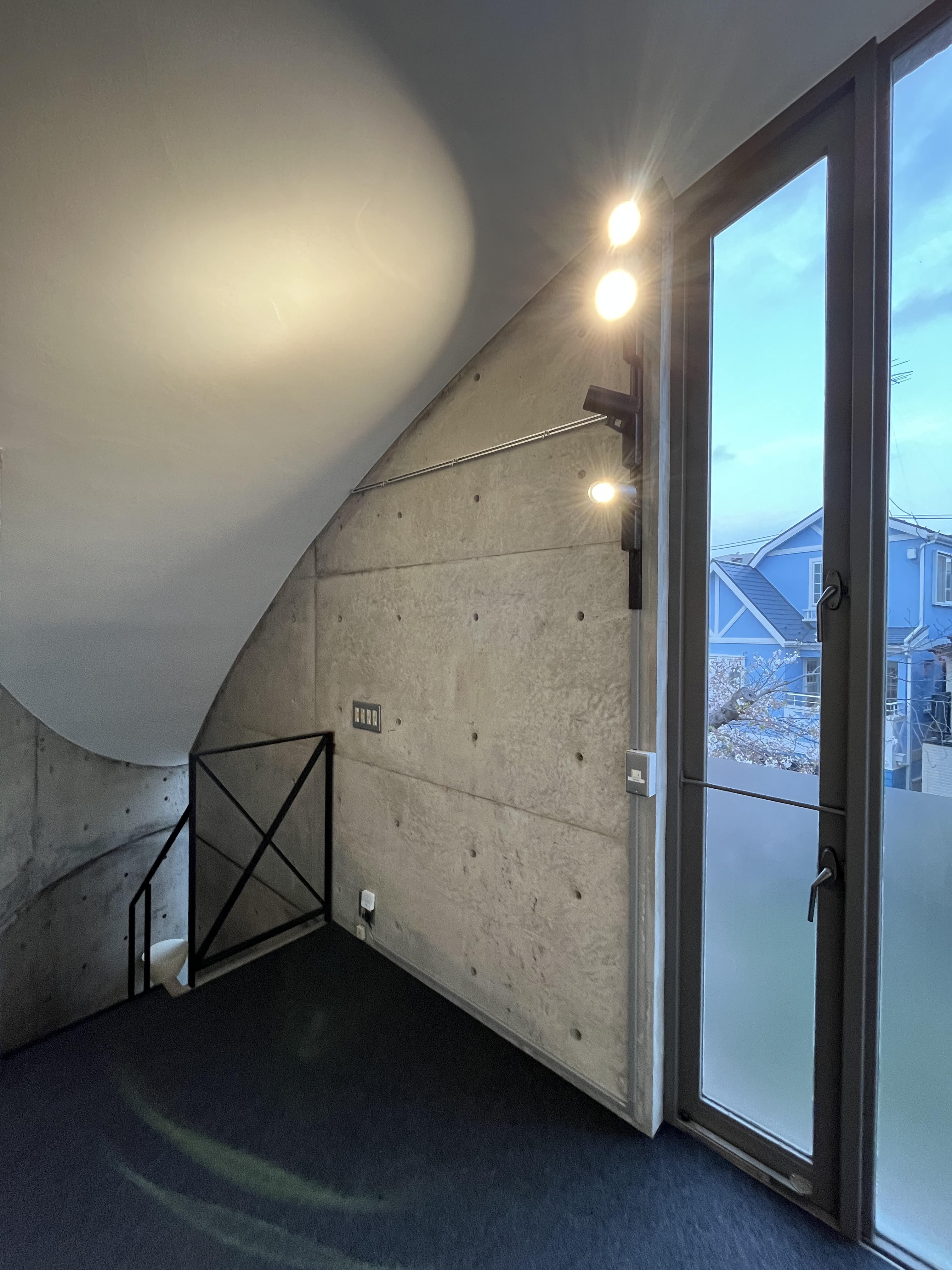 ギャラリー3階〜階段側