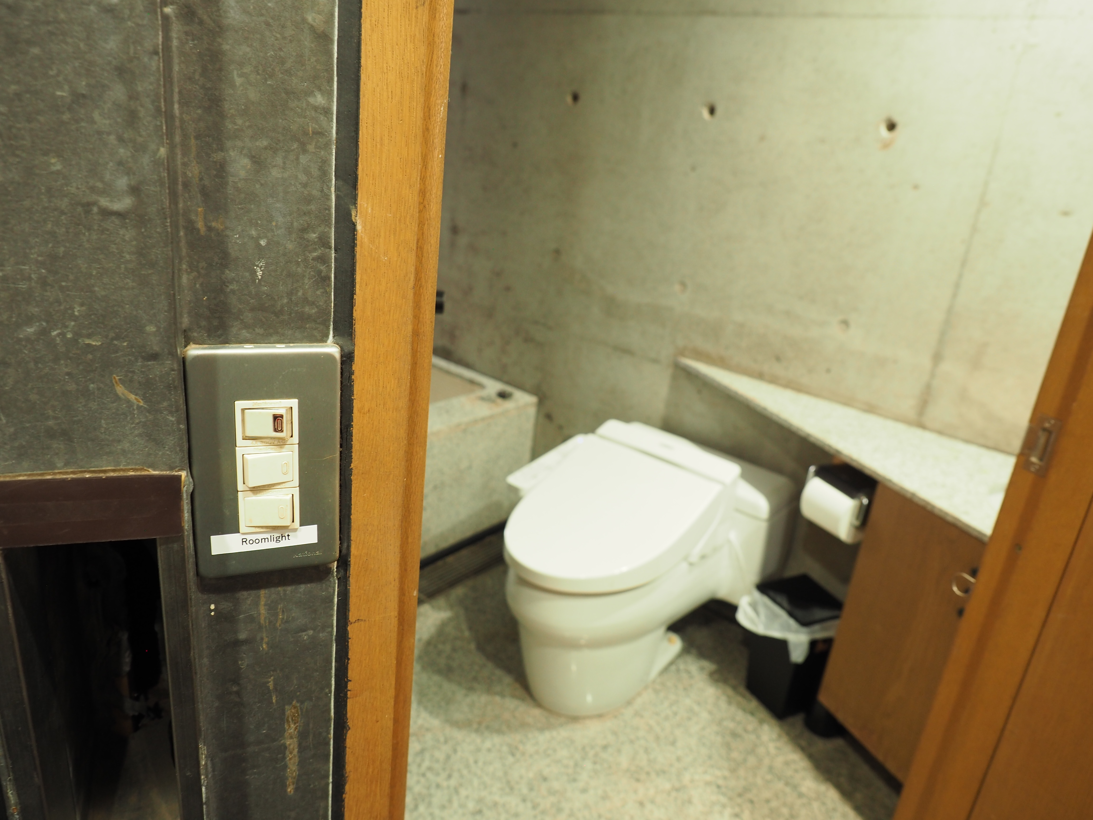 ギャラリー1階〜トイレ＆バスルーム