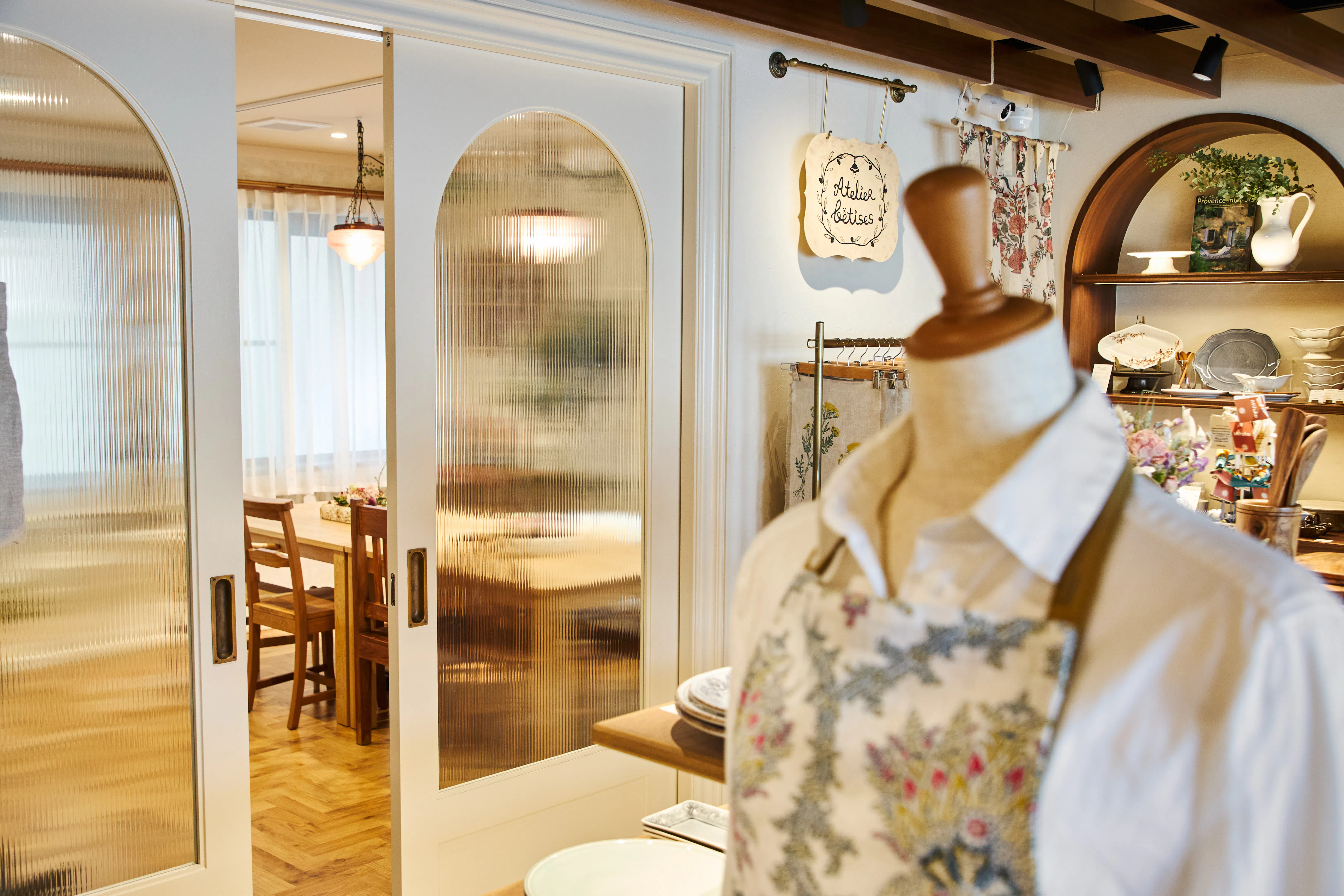 【代官山駅2分|恵比寿駅8分】自然光が入るショップ併設の空間。展示会・POP UP・撮影・朝活に最適なスペース。