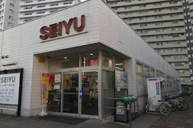 【西友 所沢ニュータウン店】1階店頭 プロモーション用途や物販、食物販のポップアップストアに最適なスーパーの屋外催事イベントスペース
