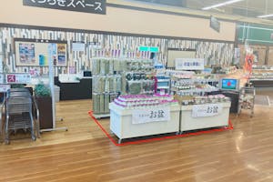【マックスバリュ西根店】各種プロモーションイベントや小規模物販に最適なレストスペース付近にあるイベントスペース