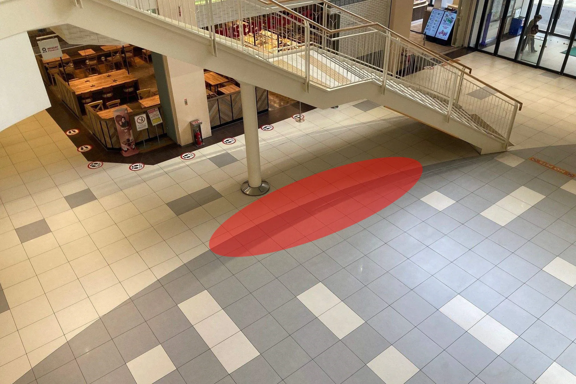 【ステラタウン】ポップアップストアやイベントに適したショッピングモール2Fにあるセンターコート階段下のイベントスペース