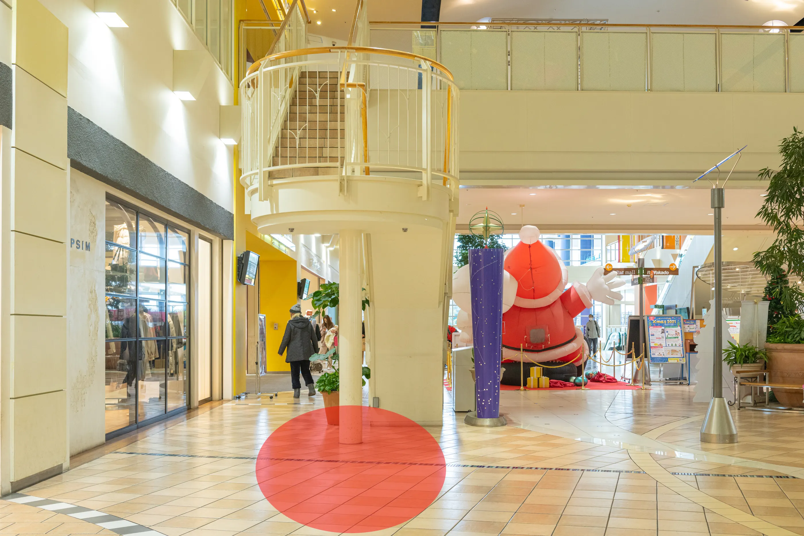 【ステラタウン】ポップアップストアやイベントに適したショッピングモール2Fにあるセンターコート階段下のイベントスペース