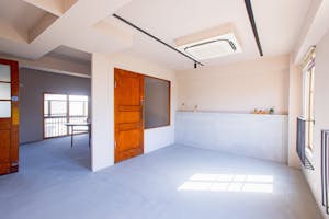 【苦楽園口駅6分】展示会や撮影に適した路面店舗3階建一棟貸しの白を基調とした撮影スタジオ