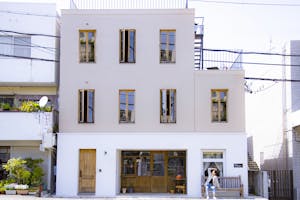 【苦楽園口駅6分】展示会や撮影に適した路面店舗3階建一棟貸しの白を基調とした撮影スタジオ