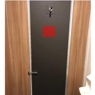 【イオンモールむさし村山】モール内広告 トイレ（個室扉内側）の画像