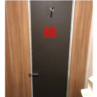 【イオンモールむさし村山】モール内広告 トイレ（個室扉内側）の画像