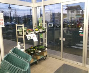 【Aコープ槻木店】食物販やプロモーションに利用可能な風除室スペースの画像